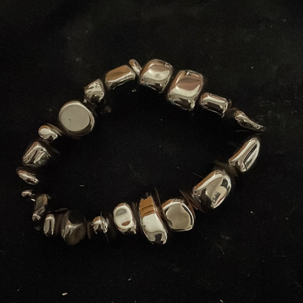 Healing magnetic bracelet8 inches, I had problems keeping on wrist, separates